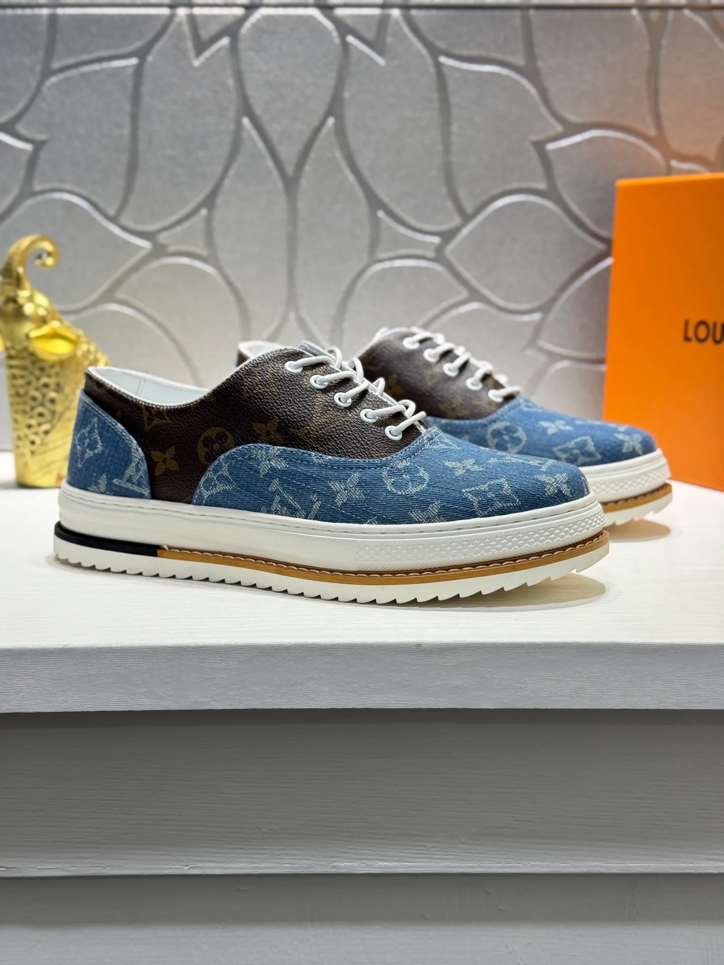 Men's shoes 💰400 [New style] 🌂🌂Top original order - Louis Vuitton®️ Trendy and fashionable yet low-key men's casual shoes, LV special fabric pattern on the upper, comfortable and breathable, sheepskin lining, original rubber outsole, 3 colors available ~ a must-have for sportsmen. Size: 38-44 (45 customized